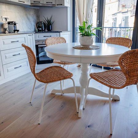 The Corner Luxe Apartment Bucarest Esterno foto
