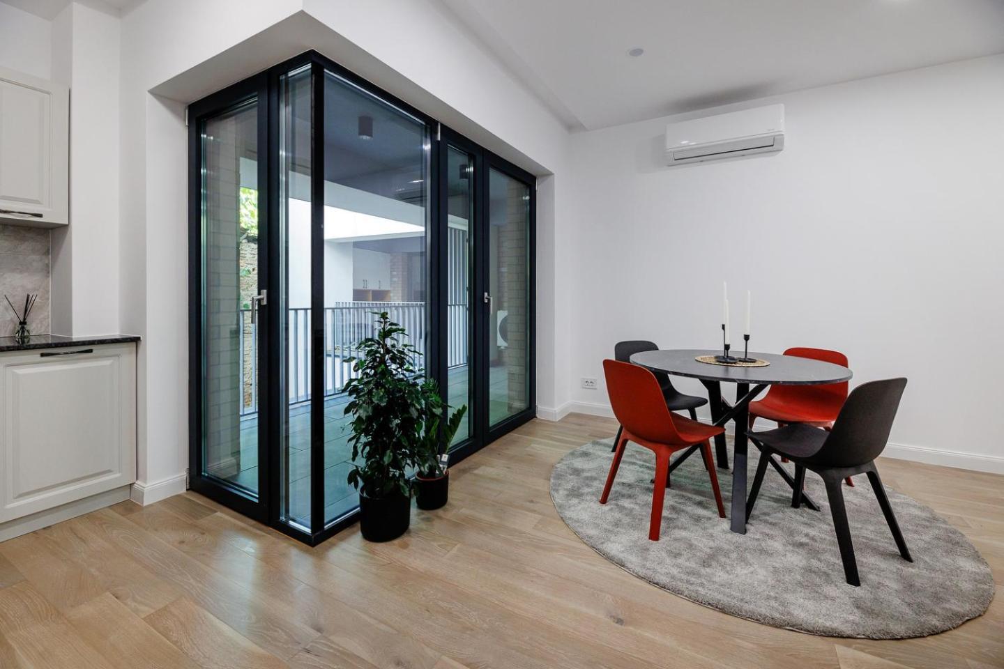 The Corner Luxe Apartment Bucarest Esterno foto