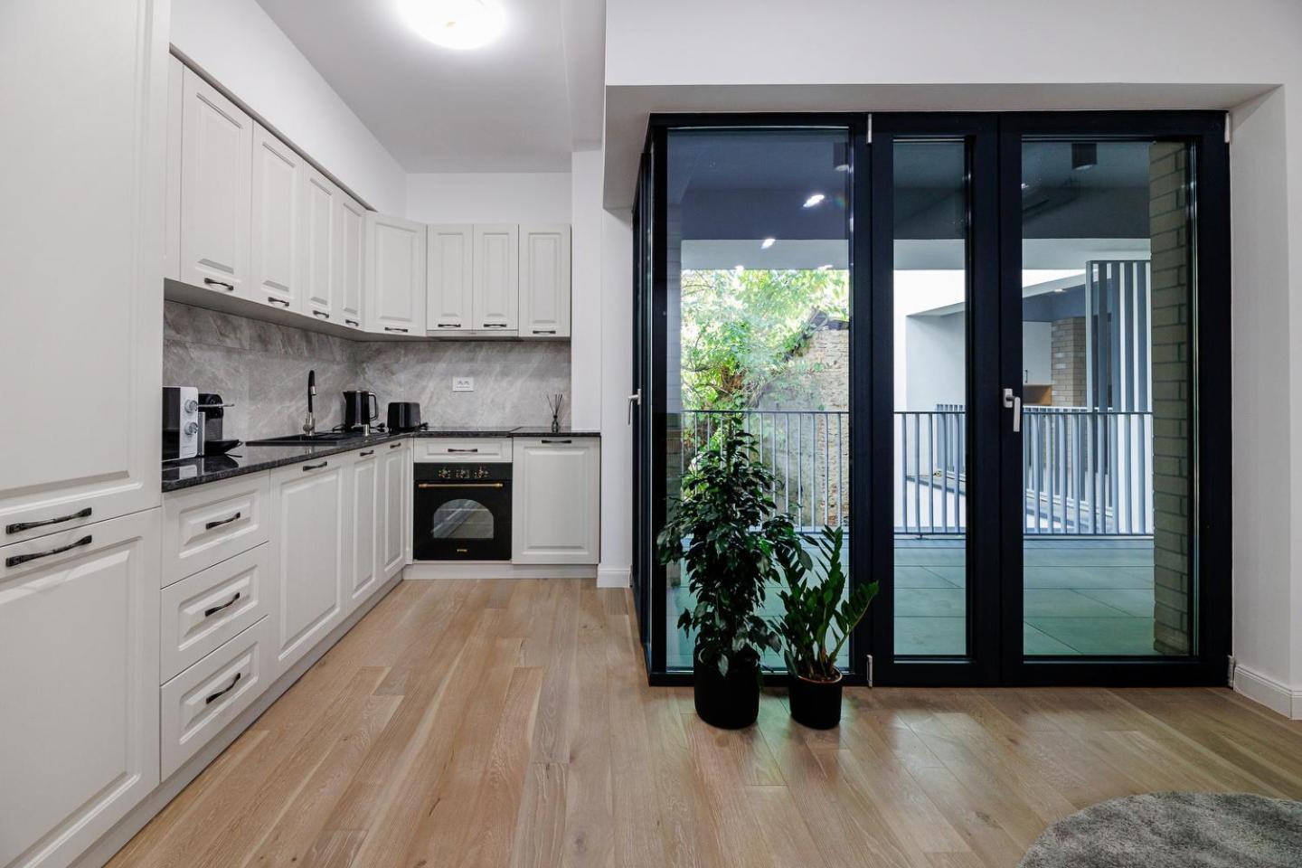 The Corner Luxe Apartment Bucarest Esterno foto